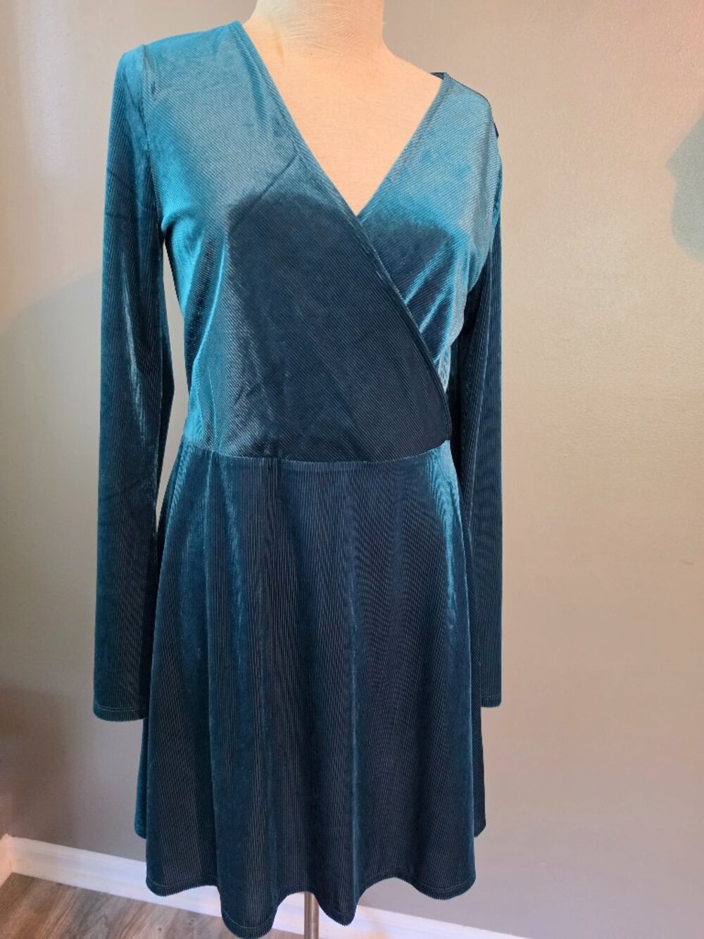 Express Green Velvet Faux Wrap Dress Long Sleeve Fit & Flare Size M